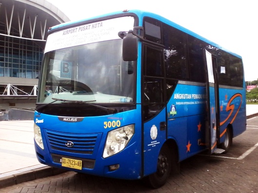Bus Damri Bandara