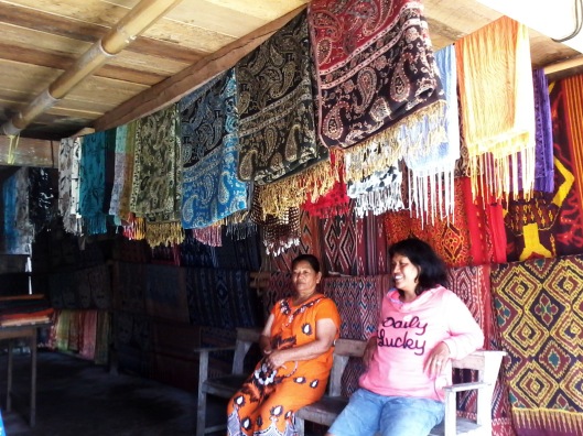 Kain tenun tradisional Toraja di kampung Sa'dan